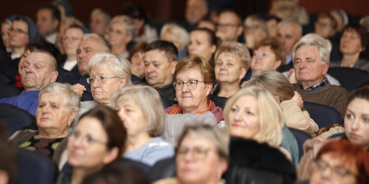 21.11.2022 Kino Moskwa. Debata przed filmem o kardynale Stefanie Wyszyńskim / Fot. Jarosław Kubalski - Radio Kielce