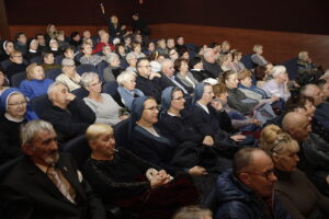 21.11.2022 Kino Moskwa. Debata przed filmem o kardynale Stefanie Wyszyńskim / Fot. Jarosław Kubalski - Radio Kielce