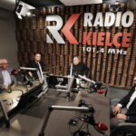 25.11.2022 Radio Kielce. Debata sportowa. Na zdjęciu od lewej: prezes Świętokrzyskiego Związku Piłki Nożnej Mirosław Malinowski, Maciej Urban - CK Sport, Jakub Rożek - Radio Kielce i Kamil Markiewicz - TVP3 Kielce/ Fot. Jarosław Kubalski - Radio Kielce