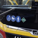 04.11.2022 Kielce. MPK. Otwarcie stacji napełniania sprężonym gazem ziemnym (CNG). Autobusy zasilane CNG / Fot. Jarosław Kubalski - Radio Kielce