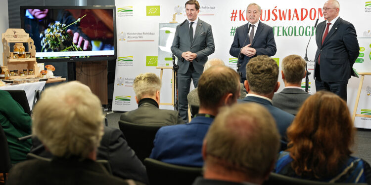 Ministerstwo Rolnictwa wspiera rolnictwo ekologiczne - Radio Kielce