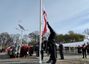 11.11.2022. Mirzec. Uroczystości w 104. rocznicę odzyskania niepodległości przez Polskę / Fot. Emilia Sitarska - Radio Kielce