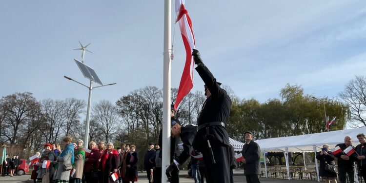 11.11.2022. Mirzec. Uroczystości w 104. rocznicę odzyskania niepodległości przez Polskę / Fot. Emilia Sitarska - Radio Kielce