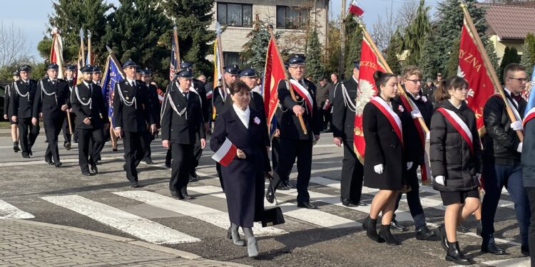 11.11.2022. Mirzec. Uroczystości w 104. rocznicę odzyskania niepodległości przez Polskę / Fot. Emilia Sitarska - Radio Kielce