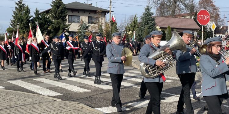 11.11.2022. Mirzec. Uroczystości w 104. rocznicę odzyskania niepodległości przez Polskę / Fot. Emilia Sitarska - Radio Kielce