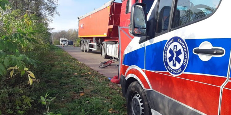 Wypadek w miejscowości Jasice w powiecie opatowskim / źródło: policja