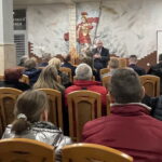 23.11.2022. Daleszyce. Spotkanie posła Krzysztofa Lipca z mieszkańcami. / Fot. Michał Kita - Radio Kielce