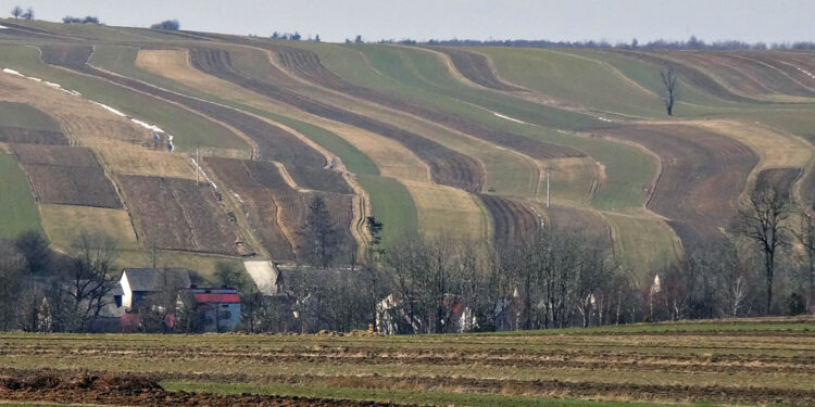 Przeprowadzka na wieś. Ten trend wciąż się rozwija - Radio Kielce