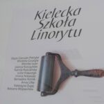 12.11.2022. Ciekoty. Szklany Dom. Warsztaty linorytu / Fot. Bartosz Bogucki - Radio Kielce