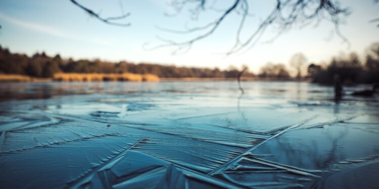 Lód. Jezioro, Lód na jeziorze / Fot. pixabay