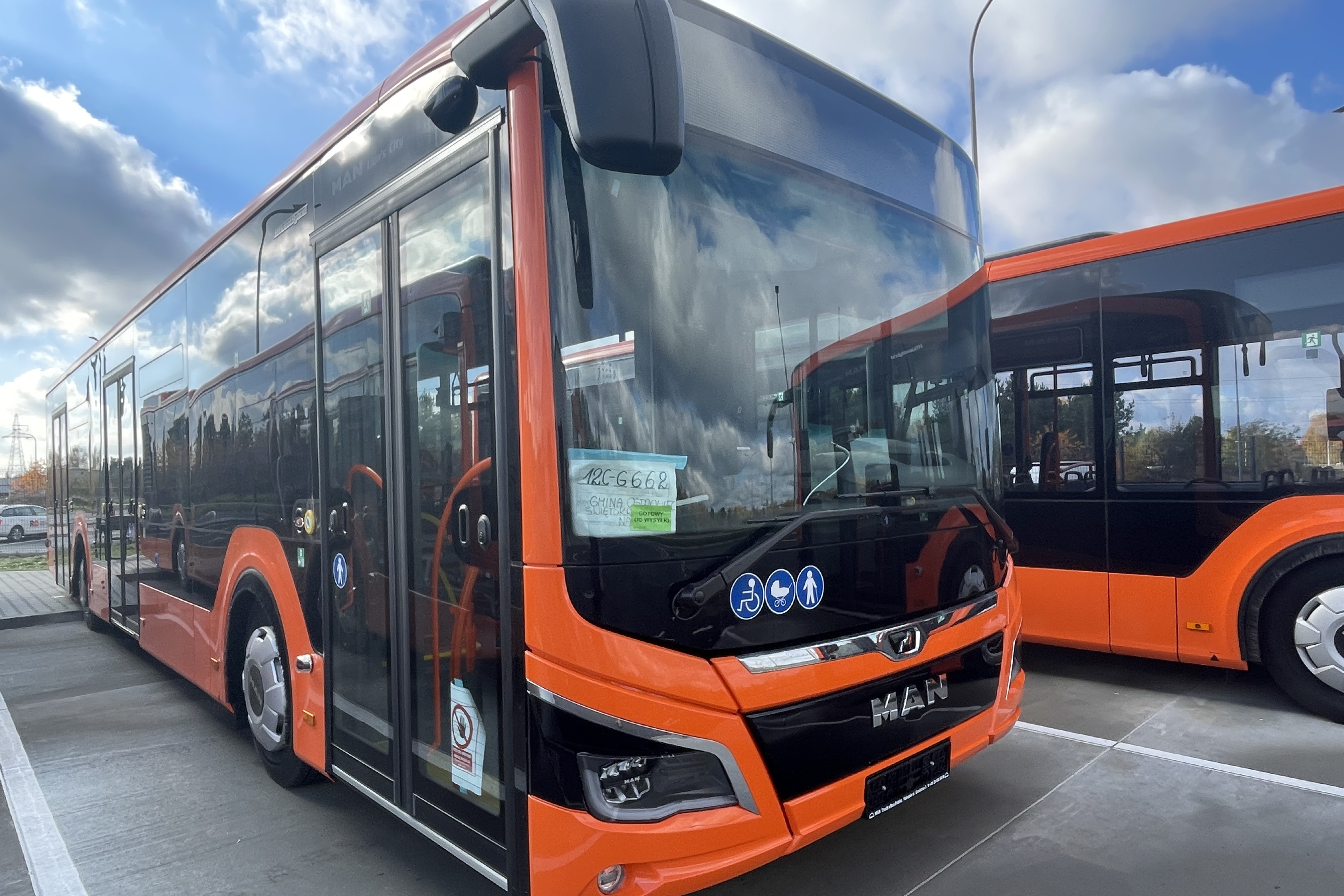 W Ostrowcu Świętokrzyskim uruchomiono dwie nowe linie autobusowe