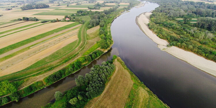 Zwiększone wsparcie na inwestycje chroniące nasze wody - Radio Kielce