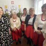 25.11.2022. Wólka Pętkowska. Spotkanie z paniami z Koła Gospodyń Wiejskich „Swojskie babki”. Na zdjęciu (pierwsza z lewej): wiceminister Anna Krupka. / Fot. Emilia Sitarska - Radio Kielce