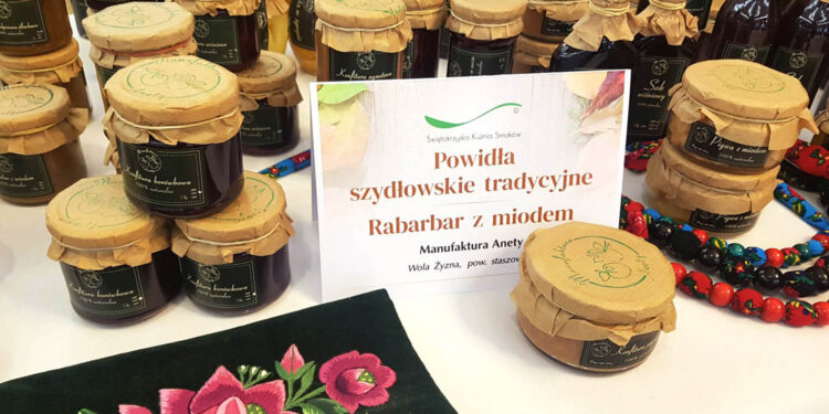 Powidła śliwkowe i rabarbar z miodem – rarytasy ze świętokrzyskiego gospodarstwa - Radio Kielce Powidła szydłowskie tradycyjne. Rabarbar z miodem / Fot. Marzena Smoręda - Radio Kielce