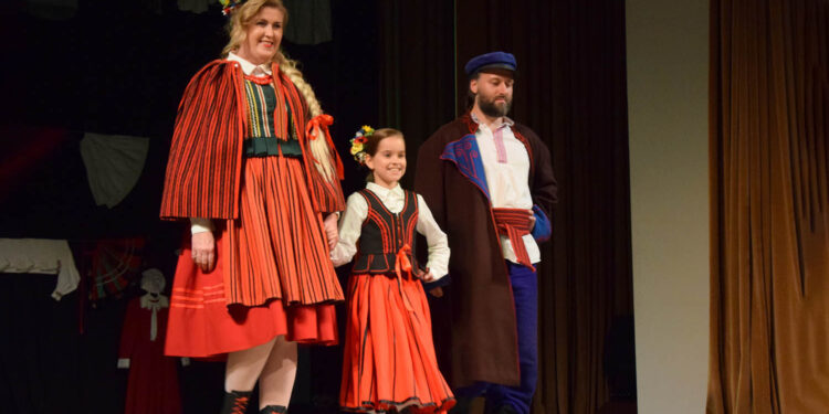 Rewia ludowych strojów na Old Fashion w Kielcach - Radio Kielce