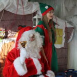 05.12.2020. Kazimierza Wielka. Święty Mikołaj odwiedził dzieci w przedszkolu Sylabka. Towarzyszył mu poseł Michał Cieślak / Fot. Marta Gajda-Kruk - Radio Kielce