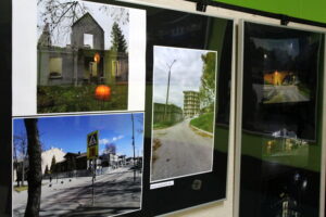 15.12.2022. Busko-Zdrój. Wernisaż XXVI Ogólnopolskiego Przeglądu Fotografii Ponidzie / Fot. Marta Gajda-Kruk - Radio Kielce