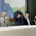 07.12.2022. Raków. Spotkanie posła Krzysztofa Lipca z mieszkańcami gminy. Na zdjęciu (od lewej): Mariusz Ściana - członek zarządu powiatu, poseł Krzysztof Lipiec, Damian Szpak - wójt gminy Raków, Magdalena Karwat-Kasińska - Powiatowy Urząd Pracy / Fot. Michał Kita - Radio Kielce