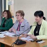 07.12.2022. Ostrowiec Świętokrzyski. Sesja rady miasta. Na zdjęciu (od lewej): Marta Woźnicka-Kuzdak - wiceprzewodnicząca rady, Irena Renduda-Dudek - przewodnicząca rady, Joanna Piskus - wiceprzewodnicząca rady / Fot. Emilia Sitarska - Radio Kielce