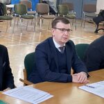 07.12.2022. Ostrowiec Świętokrzyski. Sesja rady miasta. Na zdjęciu (od lewej): Piotr Dasios - zastępca prezydenta Ostrowca Św., Jarosław Górczyński - prezydent Ostrowca Św., Dominik Smoliński - zastępca prezydenta Ostrowca Św. / Fot. Emilia Sitarska - Radio Kielce