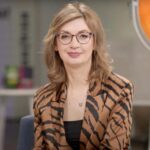 Na zdjęciu: red. Anna Roży – prowadząca „Poczytalnię TV” / Fot. TVP3 Kielce