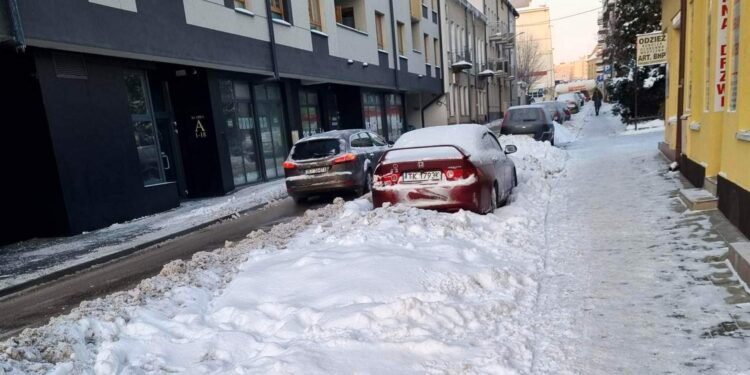 19.12.2022. Kielce. Zasypane parkingi w centrum miasta / Fot. słuchacz Radia Kielce