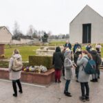 30.11.2022. Michniów. Delegacja pracowników z muzeum Památník / źródło: Mauzoleum Martyrologii Wsi Polskich w Michniowie