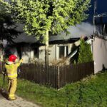 Pożar domu jednorodzinnego. W akcji siedem zastępów straży - Radio Kielce 01.12.2022. Dębiany. Pożar / źródło: KP PSP Jędrzejów