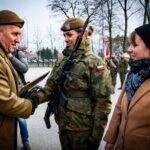 04.12.2022. Kielce. Przysięga żołnierzy 10. Świętokrzyskiej Brygady Obrony Terytorialnej. Na zdjęciu (po lewej): ppłk Sławomir Machniewicz - dowódca 10. ŚBOT / Fot. Daniel Woś - 10. ŚBOT