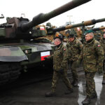 06.12.2022. Gdynia. Odbiór pierwszych koreańskich czołgów K2 oraz haubic K9 na terenie Terminalu Kontenerowego w Gdyni / Fot. PAP - Adam Warżawa