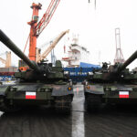 06.12.2022. Gdynia. Odbiór pierwszych koreańskich czołgów K2 oraz haubic K9 na terenie Terminalu Kontenerowego w Gdyni / Fot. PAP - Adam Warżawa