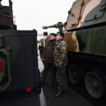 06.12.2022. Gdynia. Odbiór pierwszych koreańskich czołgów K2 oraz haubic K9 na terenie Terminalu Kontenerowego w Gdyni / Fot. PAP - Adam Warżawa