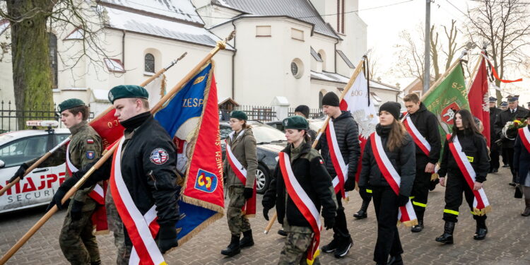 14.12.2022. Kowal. Uroczystości pogrzebowe aktora Jana Nowickiego w kościele parafialnym św. Urszuli w Kowalu. / Fot. Tytus Żmijewski - PAP