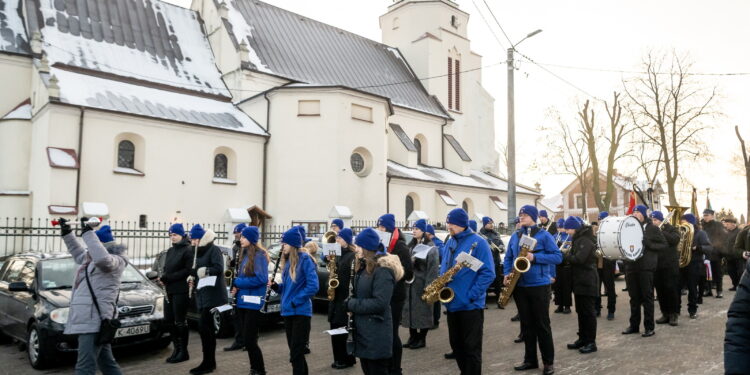 14.12.2022. Kowal. Uroczystości pogrzebowe aktora Jana Nowickiego w kościele parafialnym św. Urszuli w Kowalu. / Fot. Tytus Żmijewski - PAP