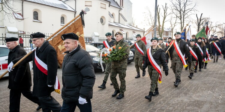 14.12.2022. Kowal. Uroczystości pogrzebowe aktora Jana Nowickiego w kościele parafialnym św. Urszuli w Kowalu. / Fot. Tytus Żmijewski - PAP
