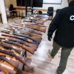 Przejęcie 146 jednostek broni palnej / źródło: cbsp.policja.pl