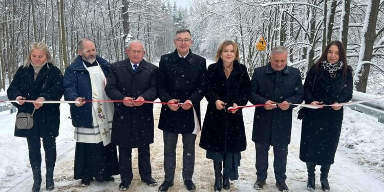 12.12.2022. Otwarcie odcinka drogi na trasie Bieliny-Czaplów-Lechów / źródło: Anna Krupka - Facebook