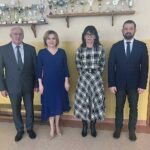 Na zdjęciu (od lewej): Waldemar Sikora - burmistrz Buska-Zdroju, Anna Krupka - wiceminister sportu, Alicja Lalewicz - dyrektor szkoły w Kołaczkowicach, Michał Maroński - zastępca burmistrza Buska-Zdroju