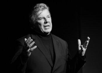Na zdjeciu aktor i reżyser Emilian Kamiński w Teatrze Kamienica w Warszawie / Fot. PAP - Radek Pietruszka
