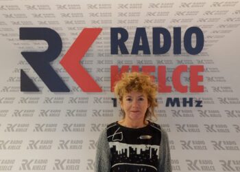 04.12.2022. Radio Kielce. Spodziewany Gość. Na zdjęciu: Anna Zielińska-Brudek - poetka, prezes kieleckiego oddziału Związku Literatów Polskich / Fot. Piotr Kwaśniewski - Radio Kielce