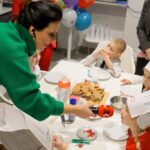 02.12.2022. Kielce. Audycja „Smaczny weekend". Kuchnię Radia Kielce odwiedziły dzieci z Przedszkola Samorządowego numer 18 w Kielcach, które przygotowały pierniczki / Fot. Piotr Kwaśniewski - Radio Kielce