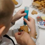 02.12.2022. Kielce. Audycja „Smaczny weekend". Kuchnię Radia Kielce odwiedziły dzieci z Przedszkola Samorządowego numer 18 w Kielcach, które przygotowały pierniczki / Fot. Piotr Kwaśniewski - Radio Kielce