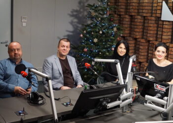 12.12.2022. Radio Kielce. Punkty Widzenia. Na zdjęciu (od lewej): Artur Pluta - właściciel szkoły jazdy Enigma, Paweł Kubicki - prezes Spółdzielni Mieszkaniowej Bocianek, Renata Gruszczyńska - prezes Rejonowego Przedsiębiorstwa Zieleni i Usług Komunalnych w Kielcach. / Fot. Dionizy Krawczyński - Radio Kielce