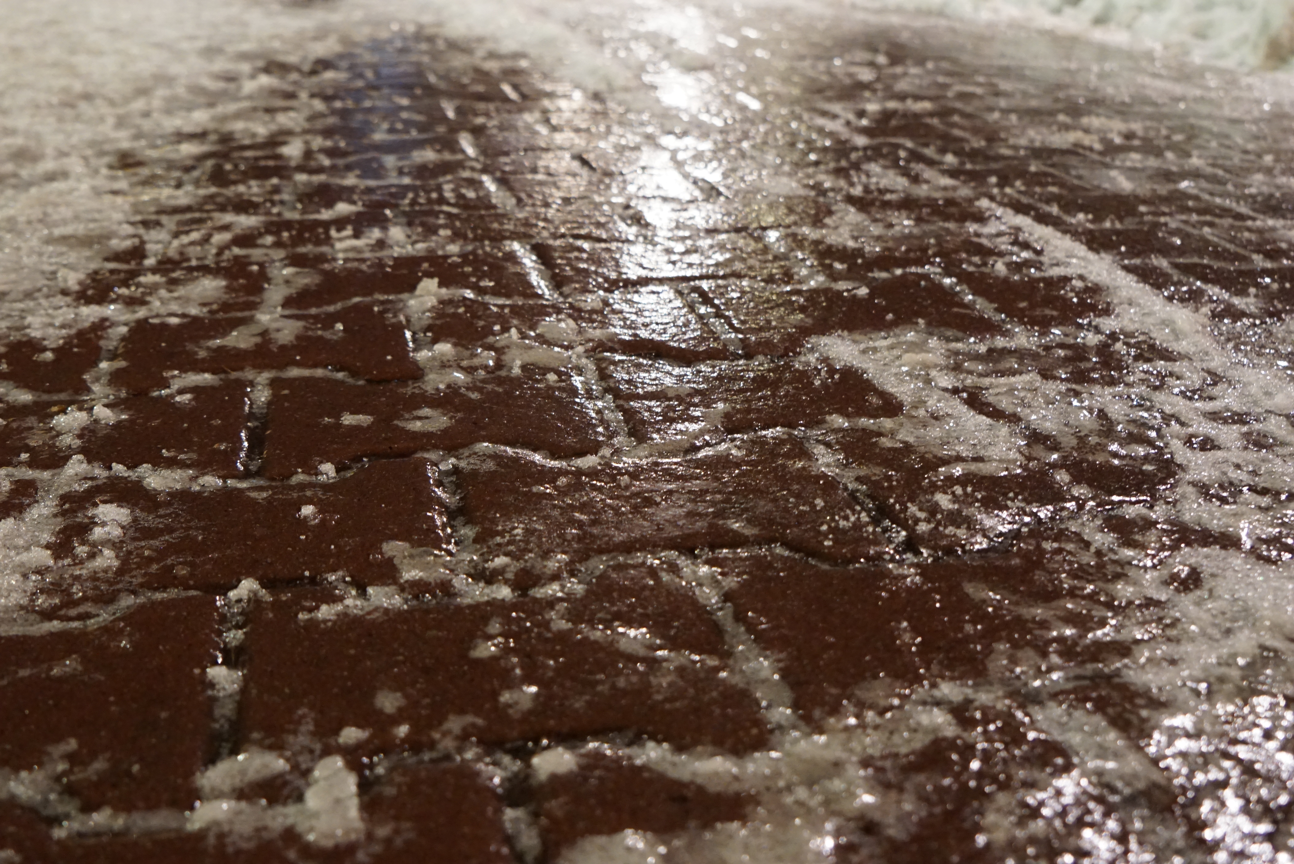 Uwaga na marznące opady! IMGW wydał ostrzeżenia dla pięciu województw