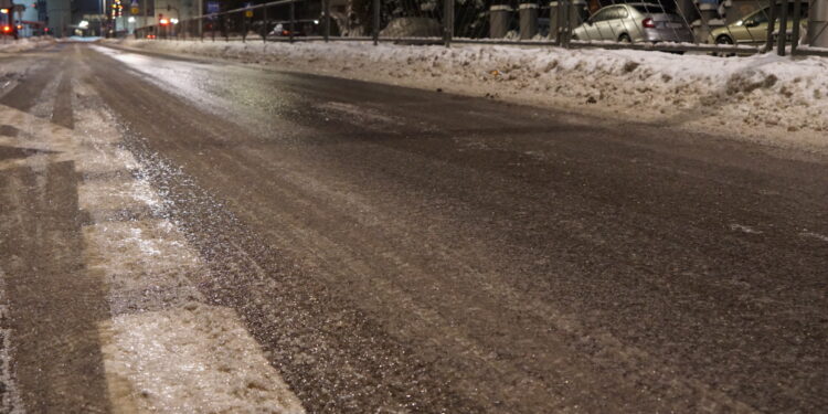 20.12.2022. Kielce. Gołoledź / Fot. Sebastian Kalwat - Radio Kielce