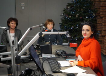 28.12.2022. Radio Kielce. Punkty Widzenia. Na zdjęciu (od lewej): Marta Solnica - dyrektor Świętokrzyskiego Centrum Ratownictwa Medycznego i Transportu Sanitarnego w Kielcach, Małgorzata Adamska - przychodnia weterynaryjna Bastet, Magdalena Sitek - dziennikarz Radia Kielce. / Fot. Dionizy Krawczyński - Radio Kielce