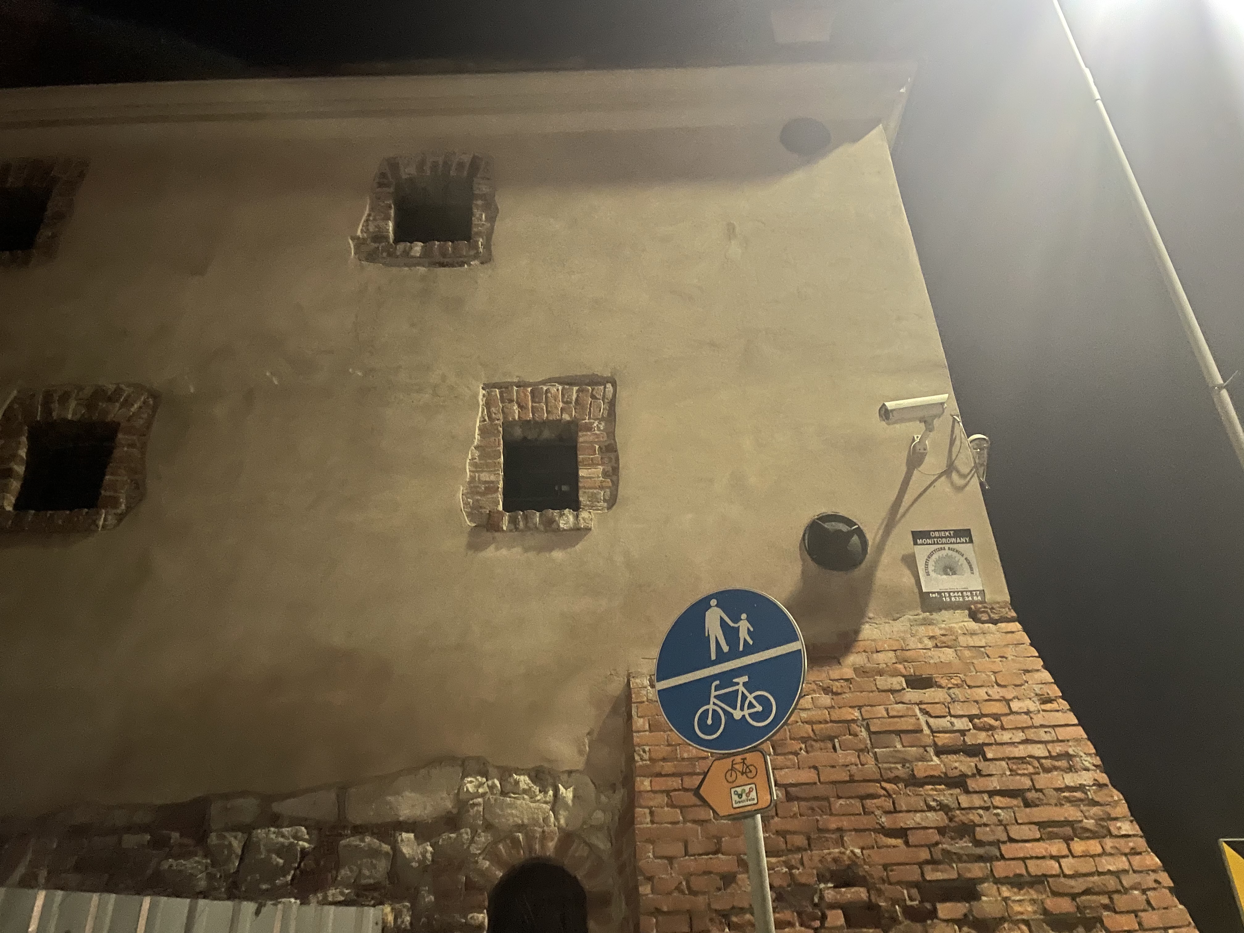 Sandomierski spichlerz z XVII wieku coraz bardziej szpeci miasto