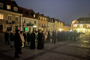 08.12.2022. Sandomierz. Modlitwa na starówce. / Fot. Grażyna Szlęzak - Radio Kielce