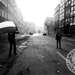 Stan wojenny w Gdańsku. Kordon funkcjonariuszy Milicji Obywatelskiej na ul. Wały Piastowskie