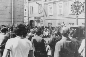 01.05.1982. Kielce. Tzw. kontrpochód / źródło: Instytut Pamięci Narodowej